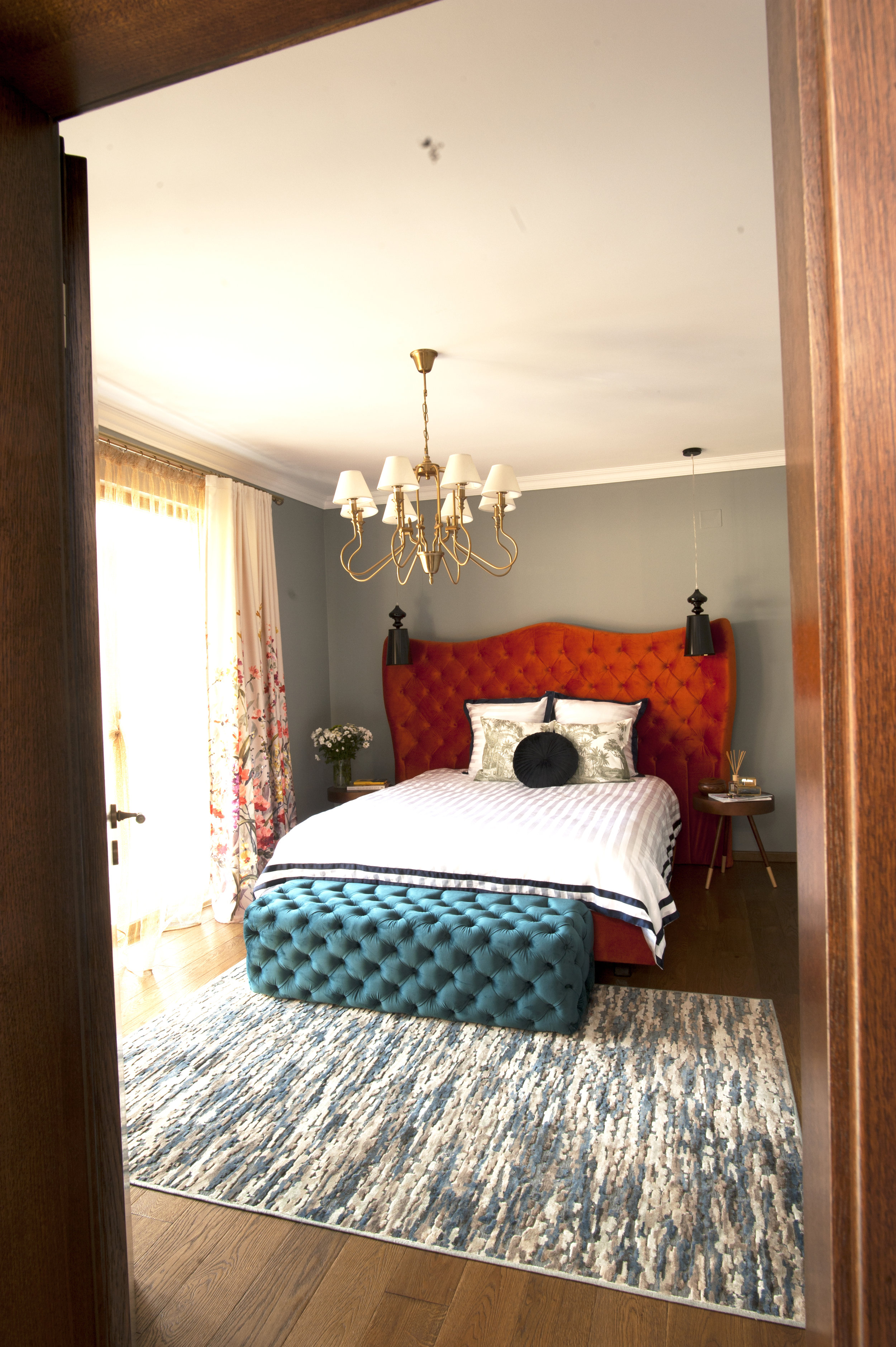 这所房子；这座住宅（注：根据语境不同，这里的house可能有多种具体指向，这所房子这座住宅都比较常见，更精准的含义需结合前后来确定，但此处按要求提供单一翻译仅举例这所房子 ）

在一般语境下，常见翻译为 这所房子  -22