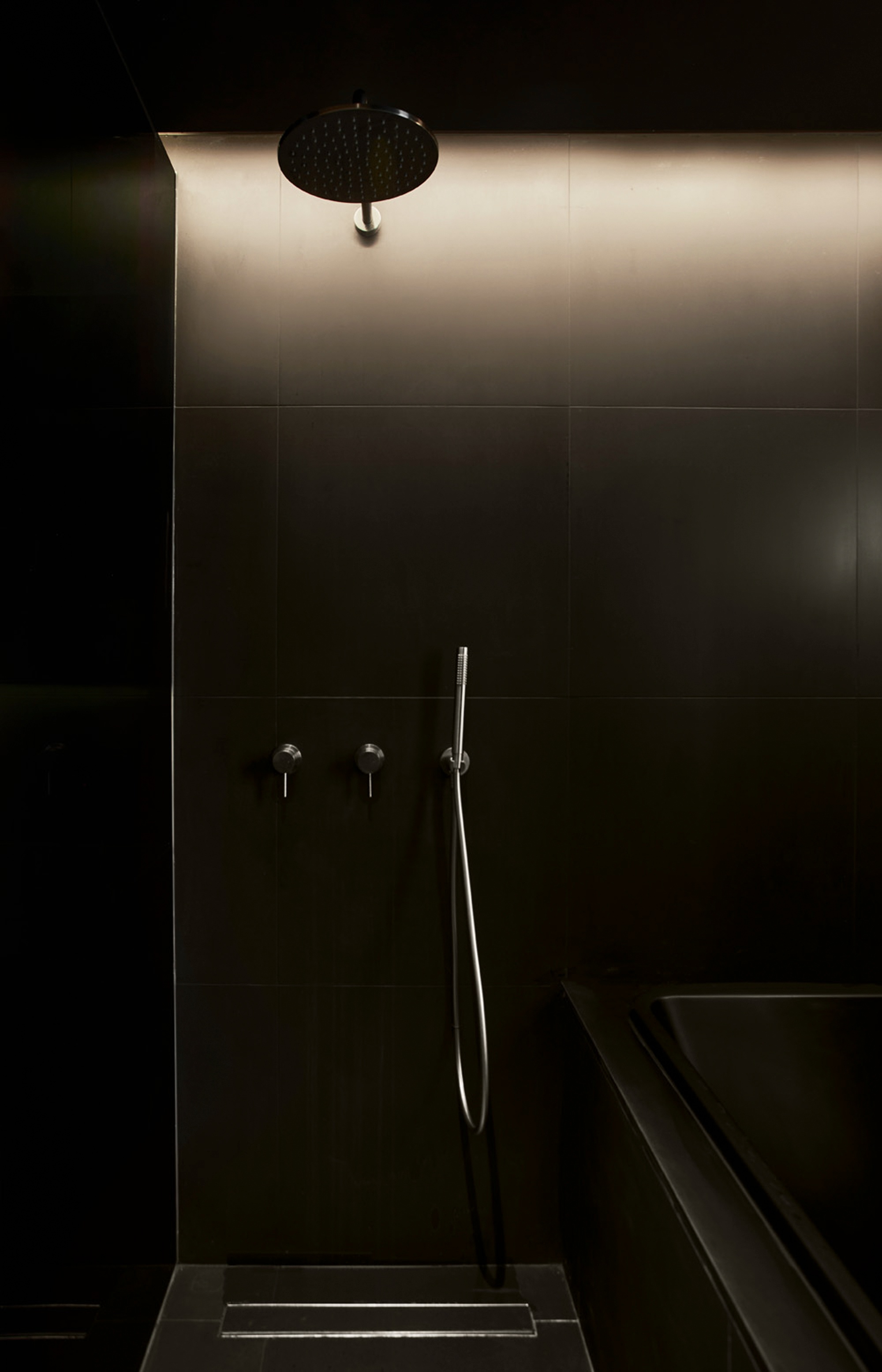 黑色中古风极简公寓-76