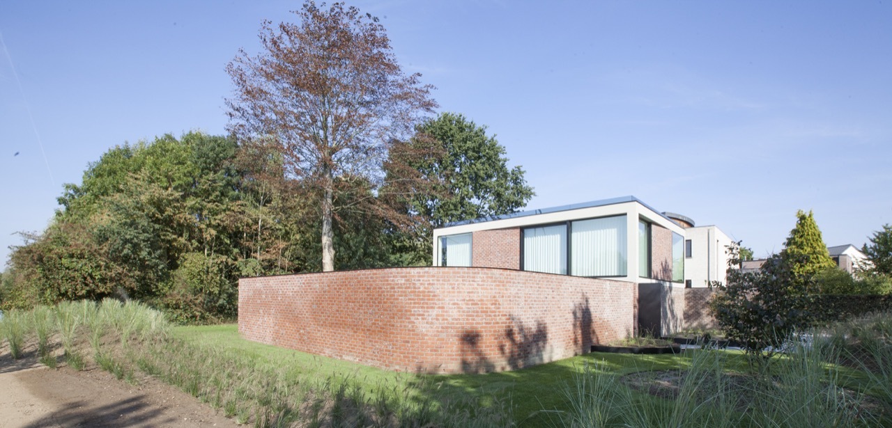 比利时哈塞尔特现代家庭住宅-37