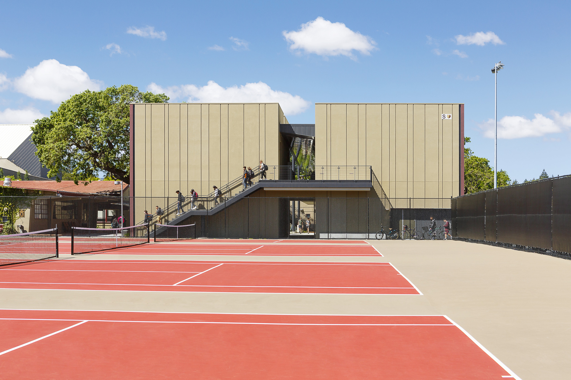 Menlo-Atherton High School STEM Building / LPA-16