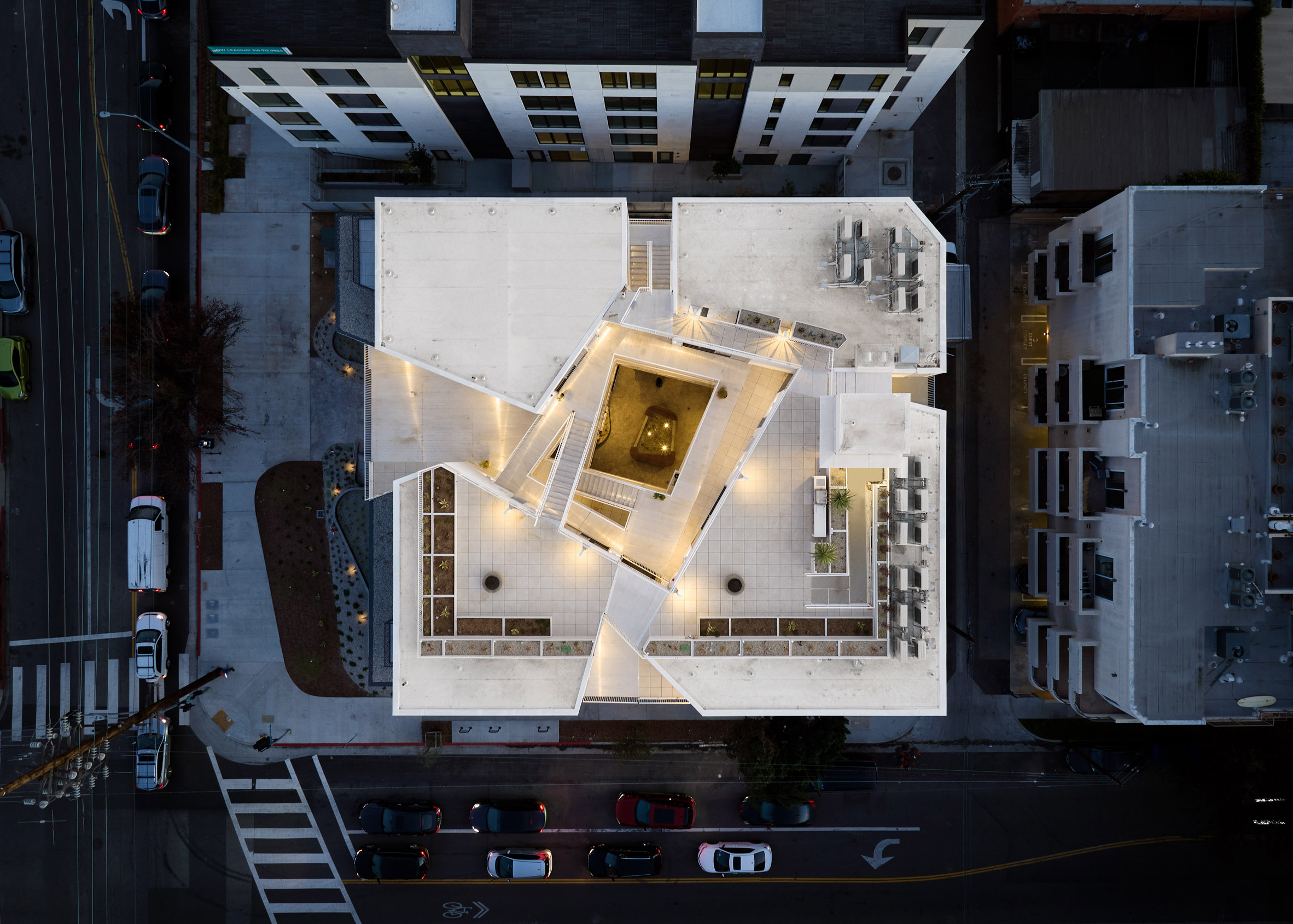 公寓建筑丨美国洛杉矶丨Lorcan O'Herlihy Architects (LOHA)-4