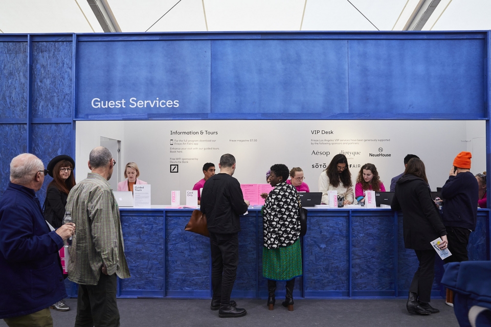 洛杉矶Frieze艺术博览会 · wHY 打造沉浸式室内外空间-16