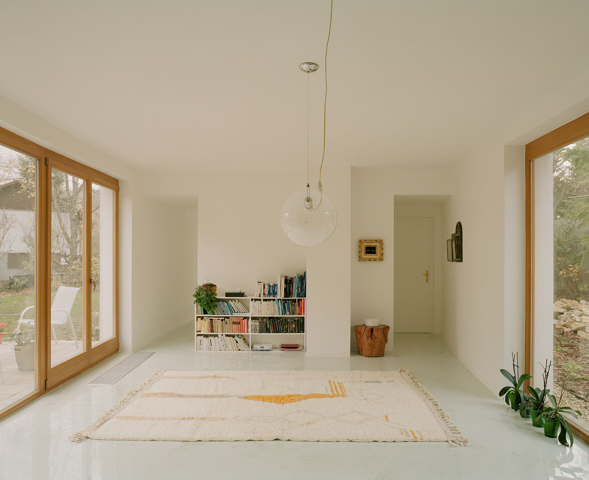 House and Atelier among the Foothills of Buda / GUBAHÁMORI-27