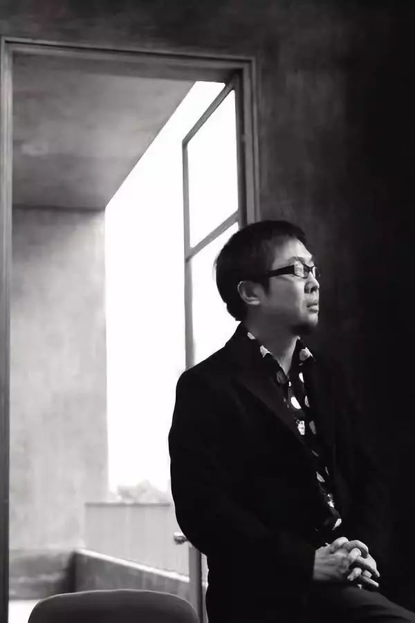 美剧《摩登家庭》里没人要的豪宅，竟然是这位世界级知名建筑师的家！儿子还是当红小鲜肉！-56