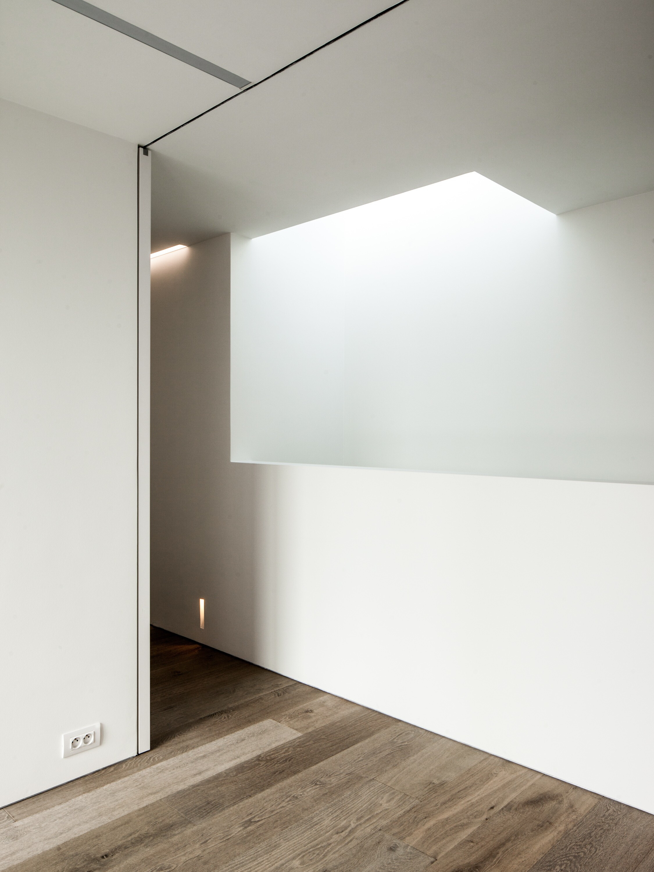 比利时 Aalst 山巅别墅——简约优雅的私人住宅设计-28