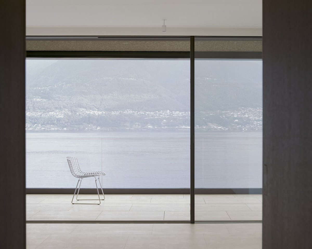 瑞士极简公寓，胡桃木与不锈钢的视觉盛宴-7