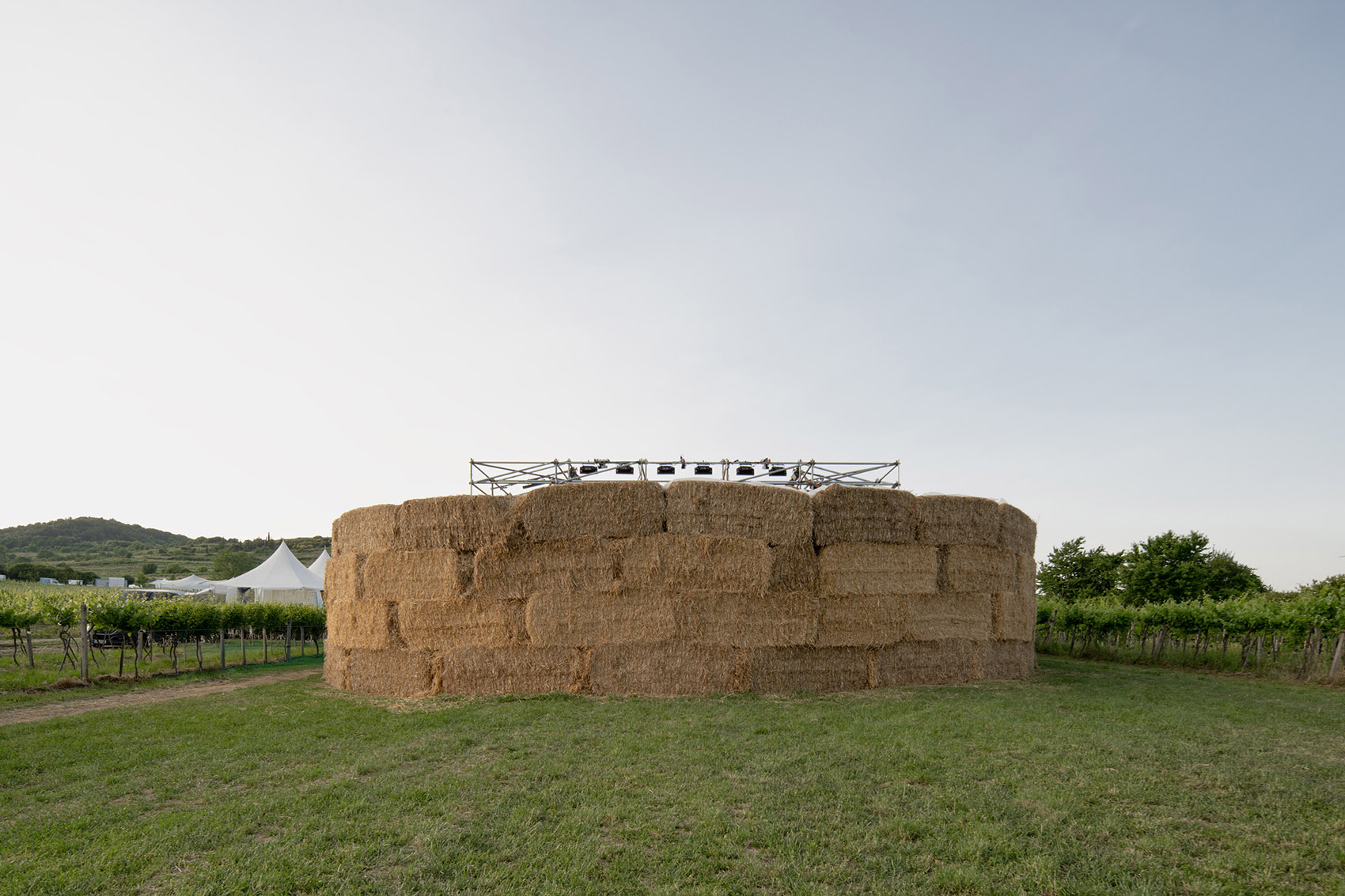 Ženy Víno放克音乐节装置丨斯洛伐克丨Jakub Kolarovič Architects-30