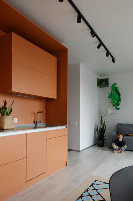 蓝橙碰撞的四口之家丨DVEKATI 设计团队-4