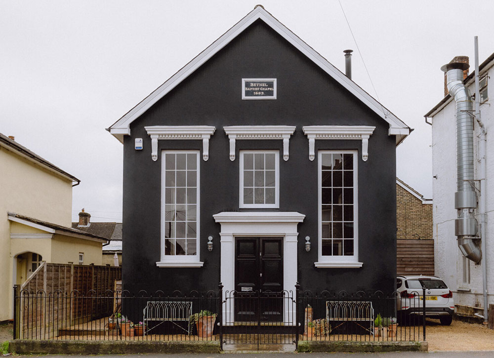 英国肯特郡前洗礼堂的时尚工业风格住宅设计-7