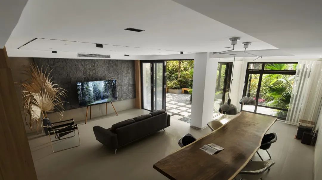 车模发烧友的现代轻奢家园-44