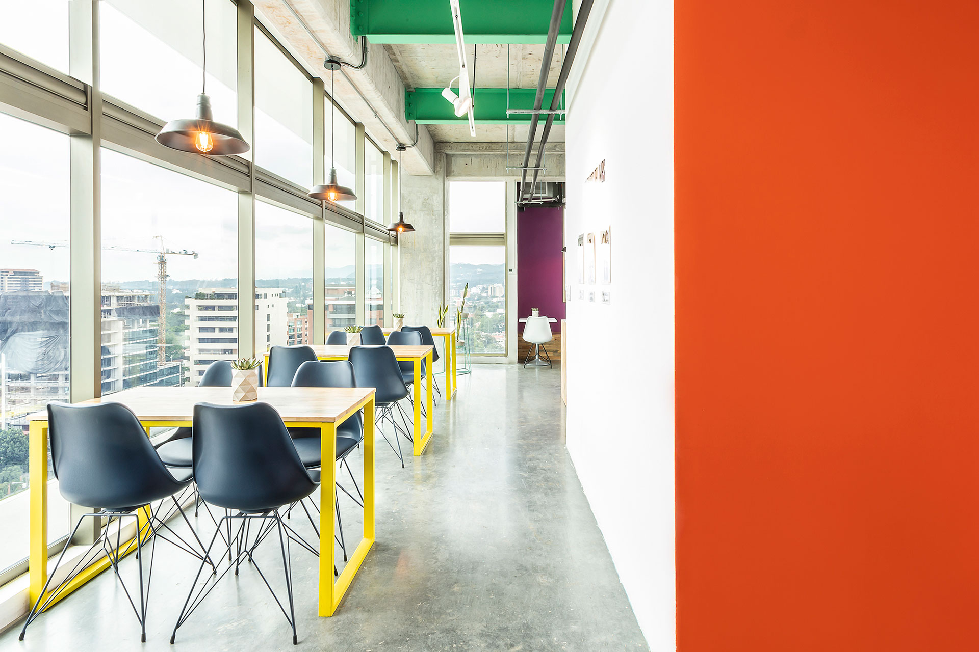 Guatemala 办公室 · 色彩活力协作空间-16