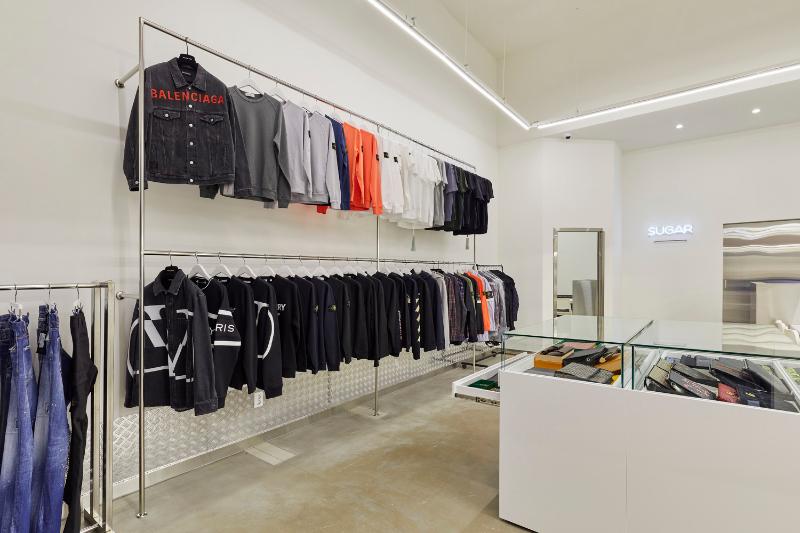 SUGAR 时尚简约 18 平米服装店设计-7