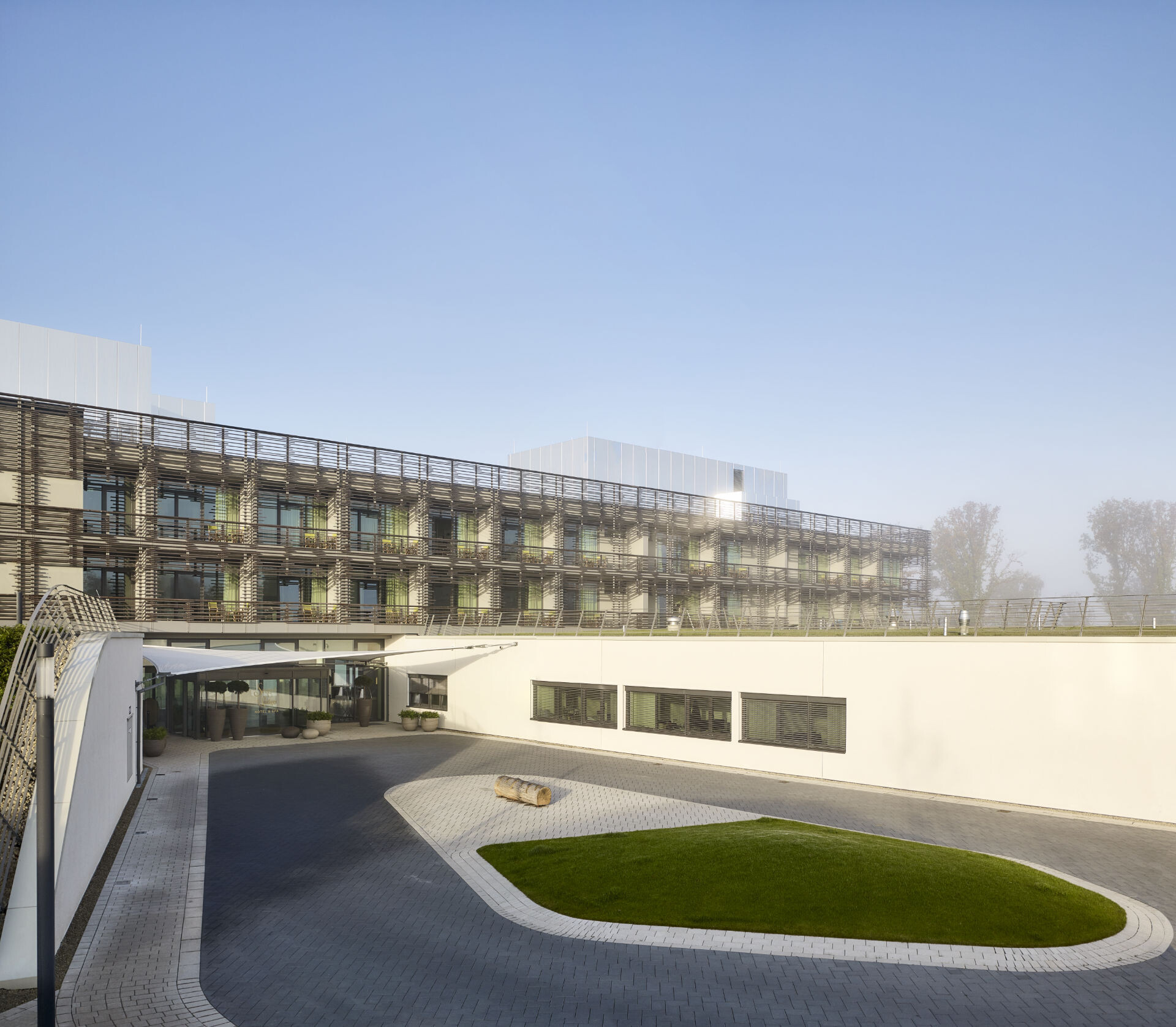 德国森林湖滨酒店 · 自然与建筑的和谐共生-16