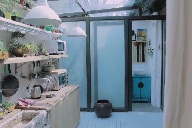 插画师自己当工头翻新60㎡老旧平房,终于拥有阳光灿烂的大花房!-91