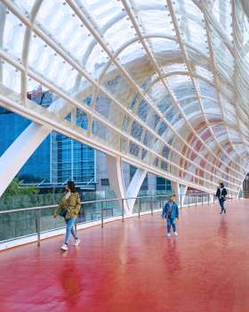 澳门路廊桥 | 多元自由的城市景观桥梁
