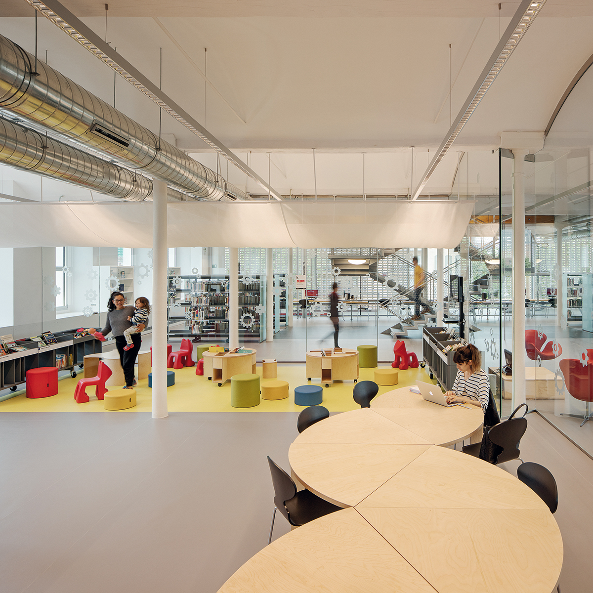 巴塞罗那旧厂房变身图书馆 | 融合历史与现代的创意设计-18