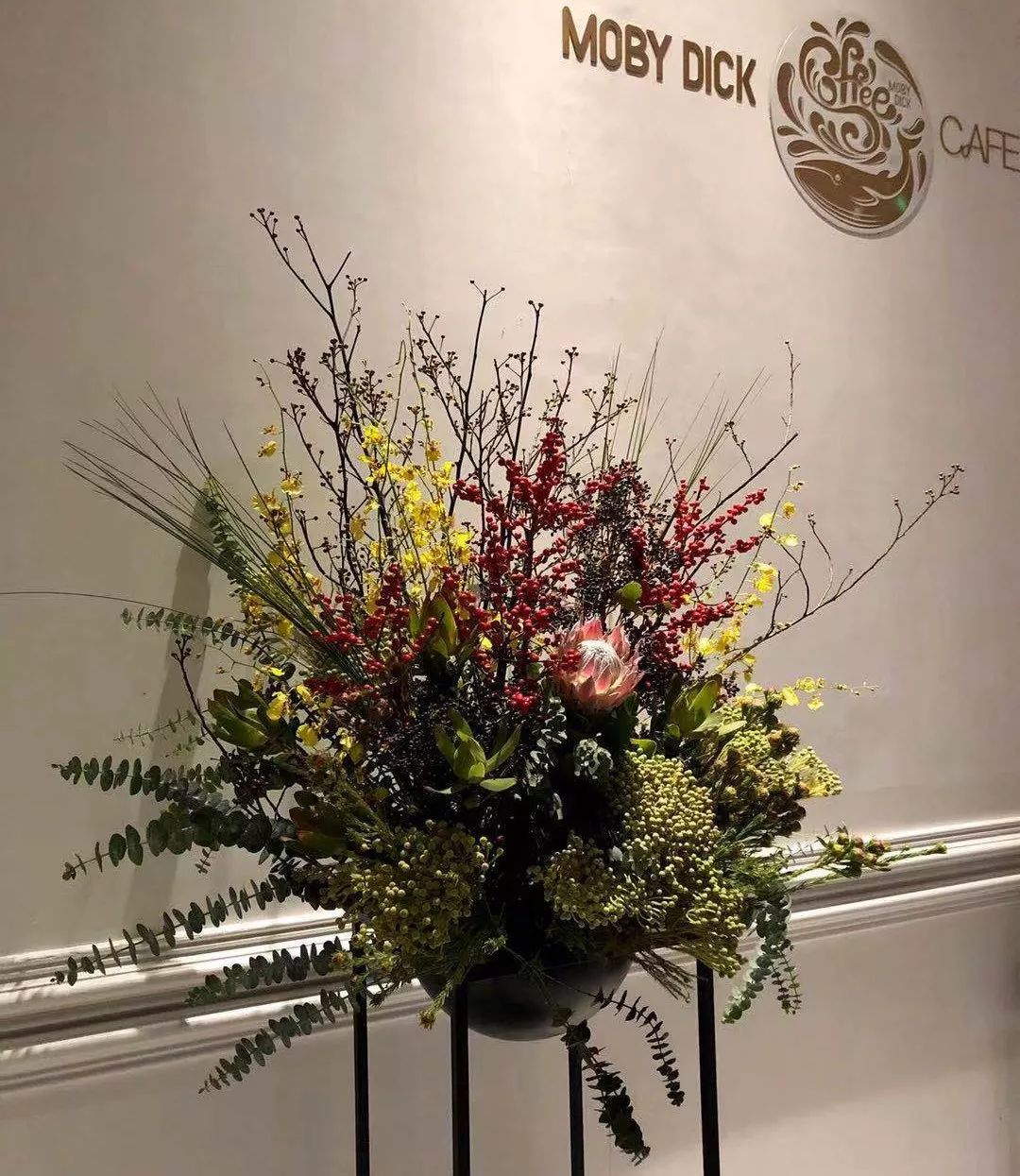 浪漫花艺装点白鲸餐厅,温暖冬日空间-25