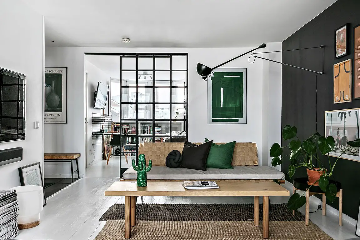 明亮与暗调交融的屋顶公寓-3