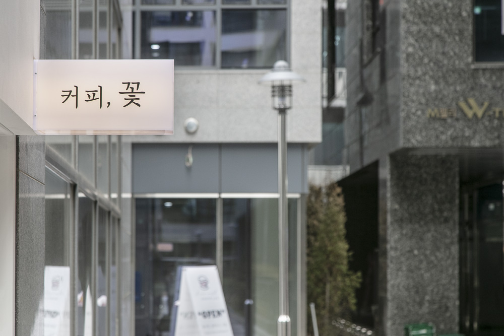 白色调的极简主义 | 20 平米的奢华室内设计-16