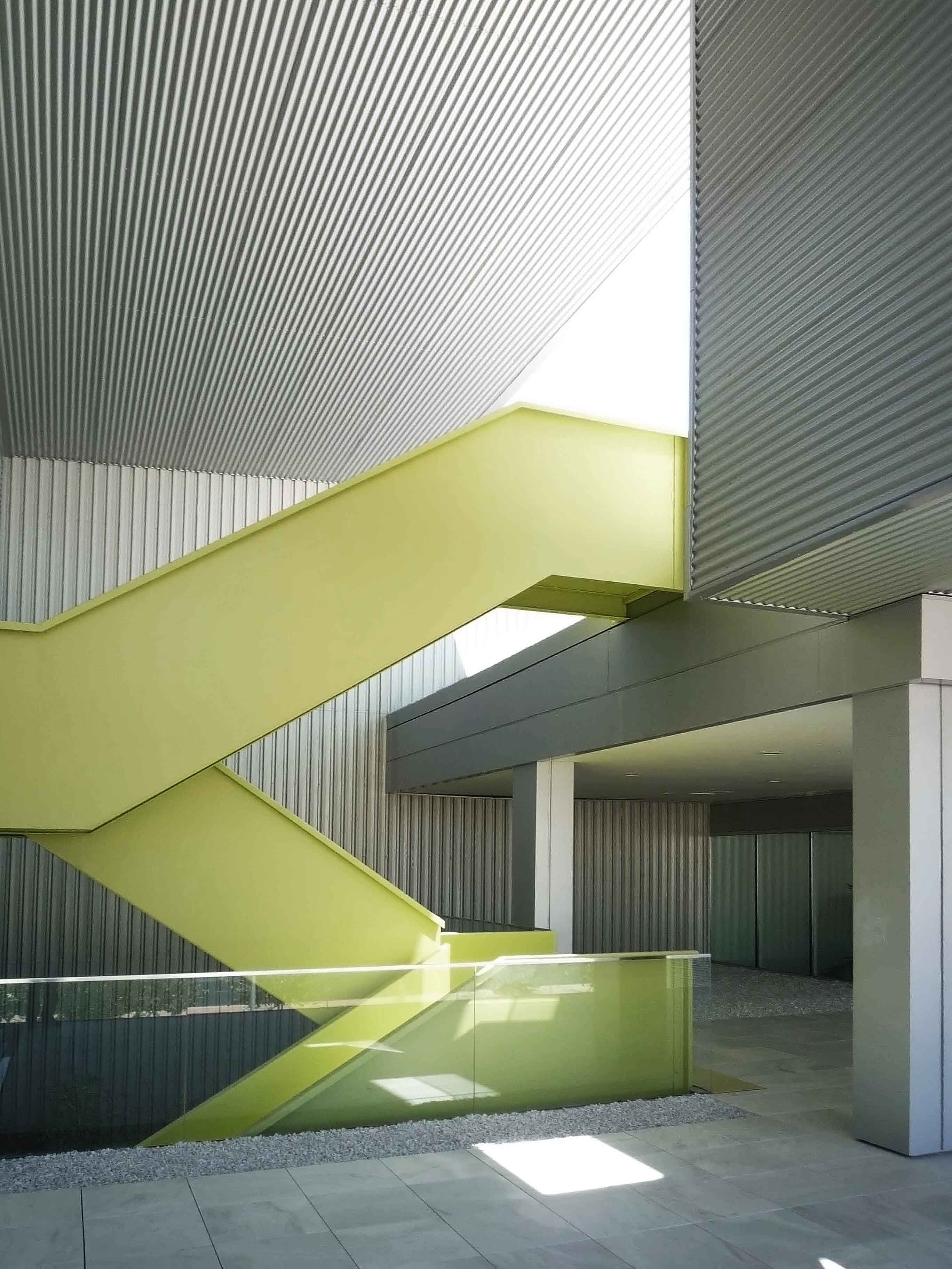 Antonio Matres Studio 打造铝制物流制造办公一体化建筑-11