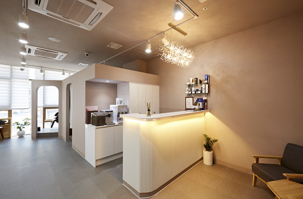 点亮空间之美 | 14 平米美容店的照明设计-6