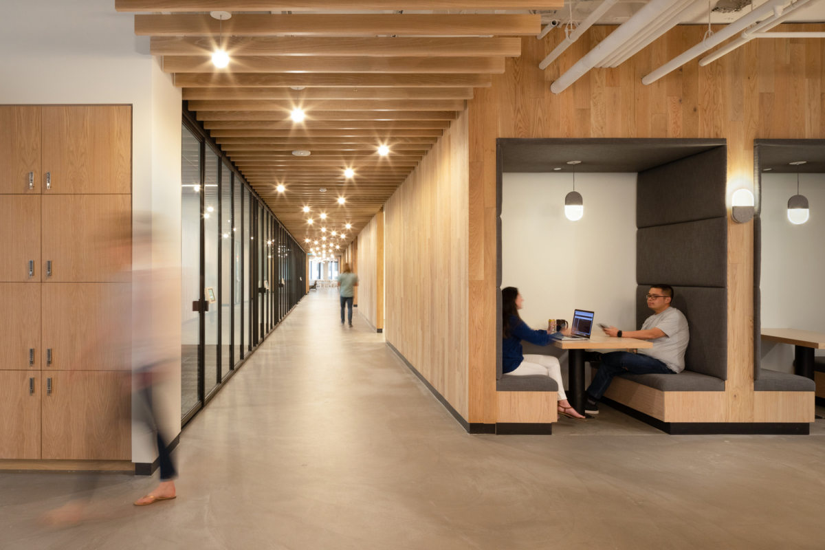 Austin 初创公司 RigUp 现代温馨办公空间-22