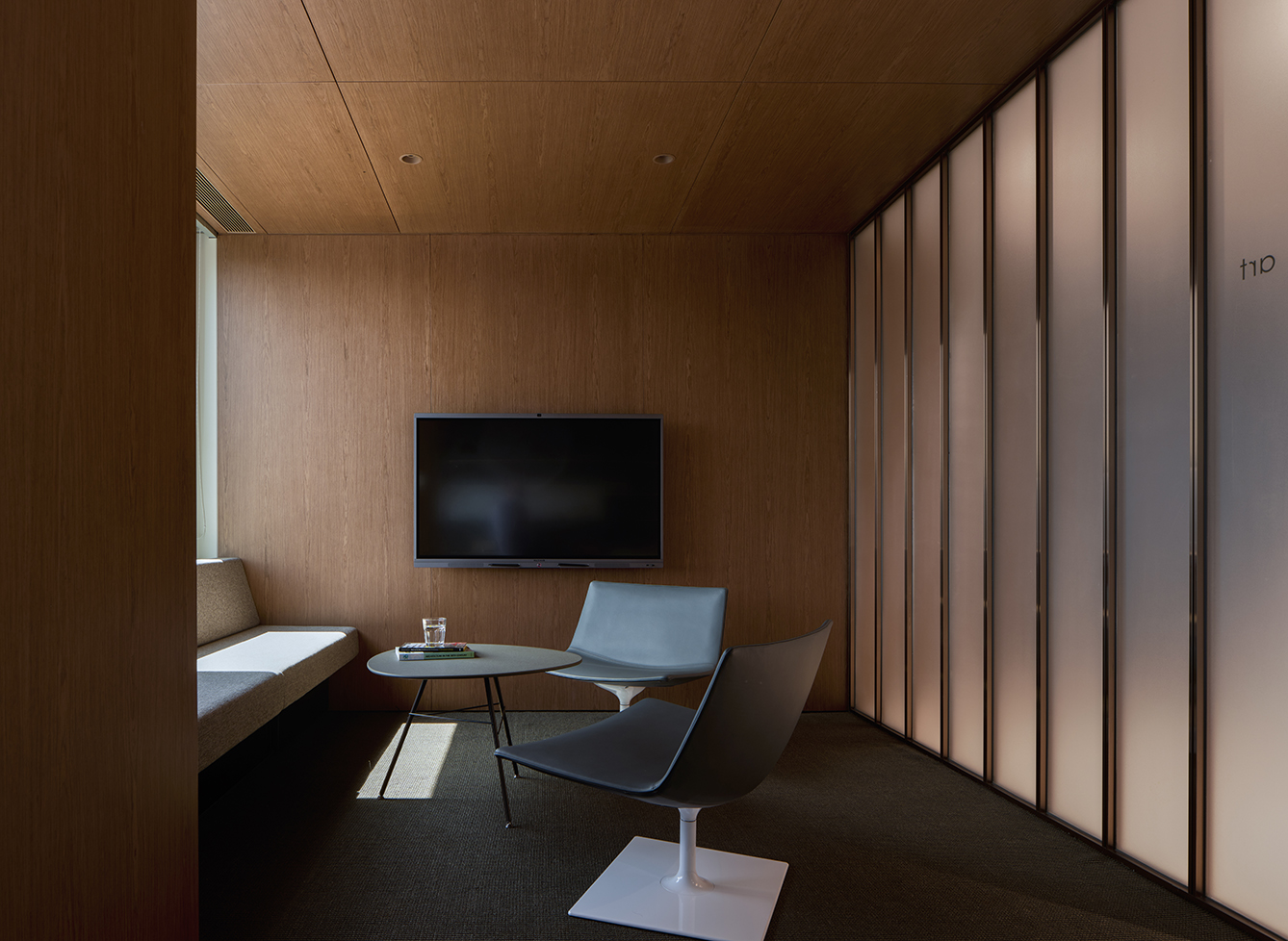 Plot Architecture Office | 白色瓷磚與 Harbor View 的完美結合-14