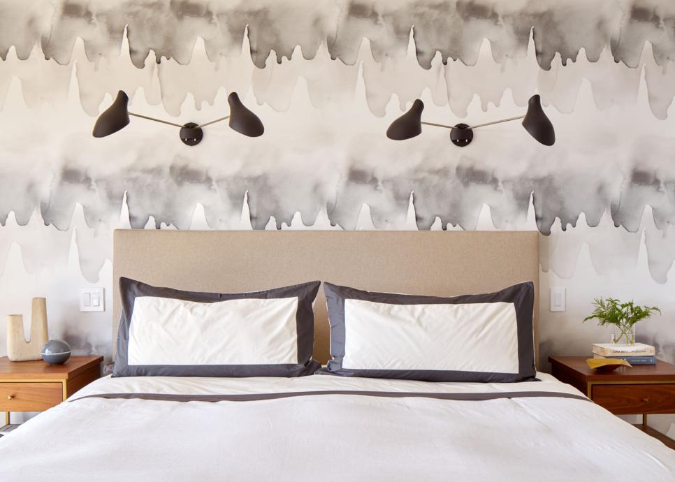 15 Inspiring Wallpapered Bedrooms-9