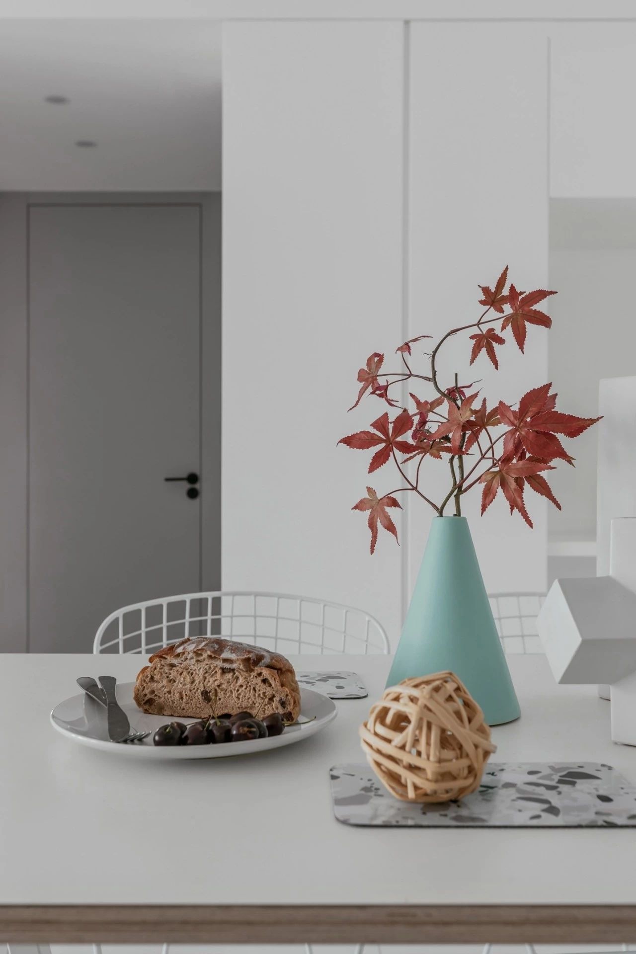 充满极简风的居住空间-14