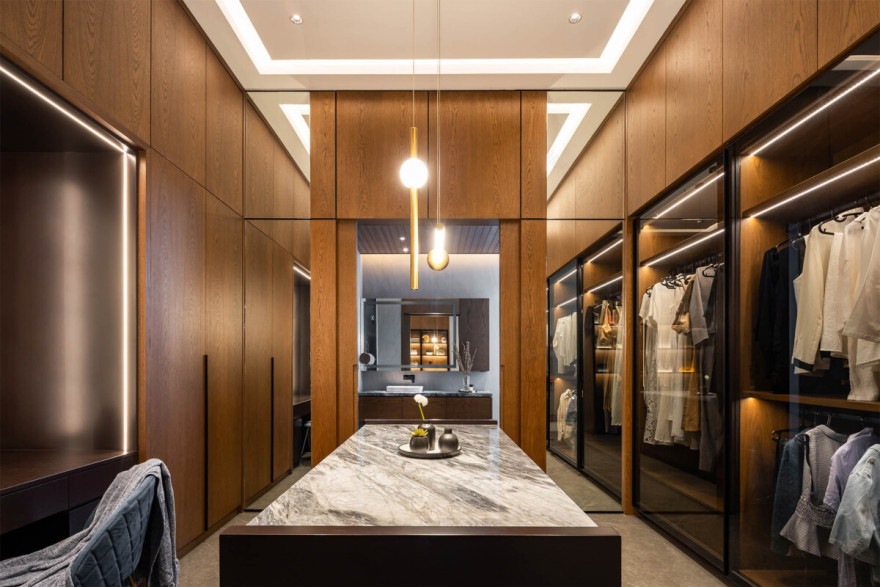 HUMBLE AND HOMEY, RUMAH MEWAH DI PLONGKOWATI - Asrinesia-45