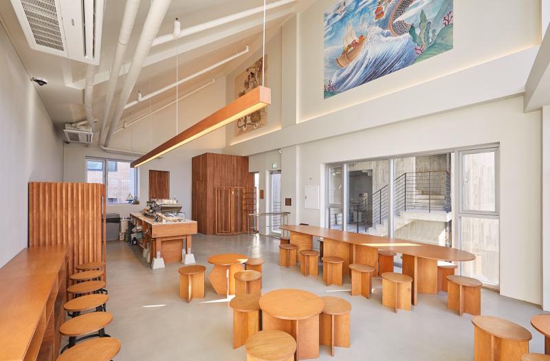 22 平米高级核桃色调店面设计，尽显奢华与温馨-2