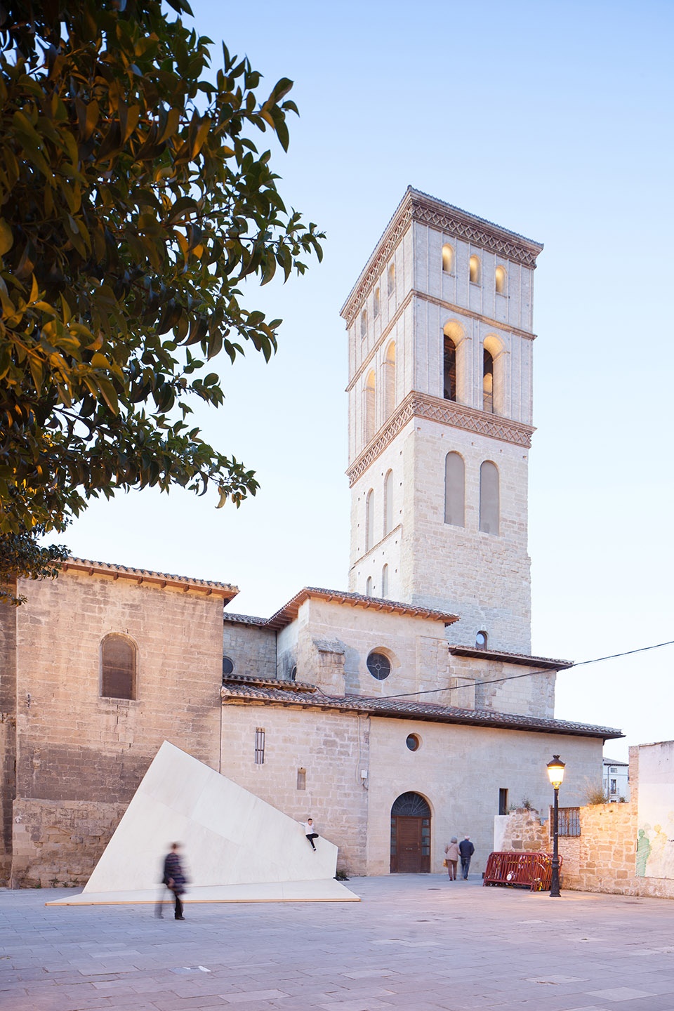 折叠薄板构筑共享空间——La Hoja 装置-18