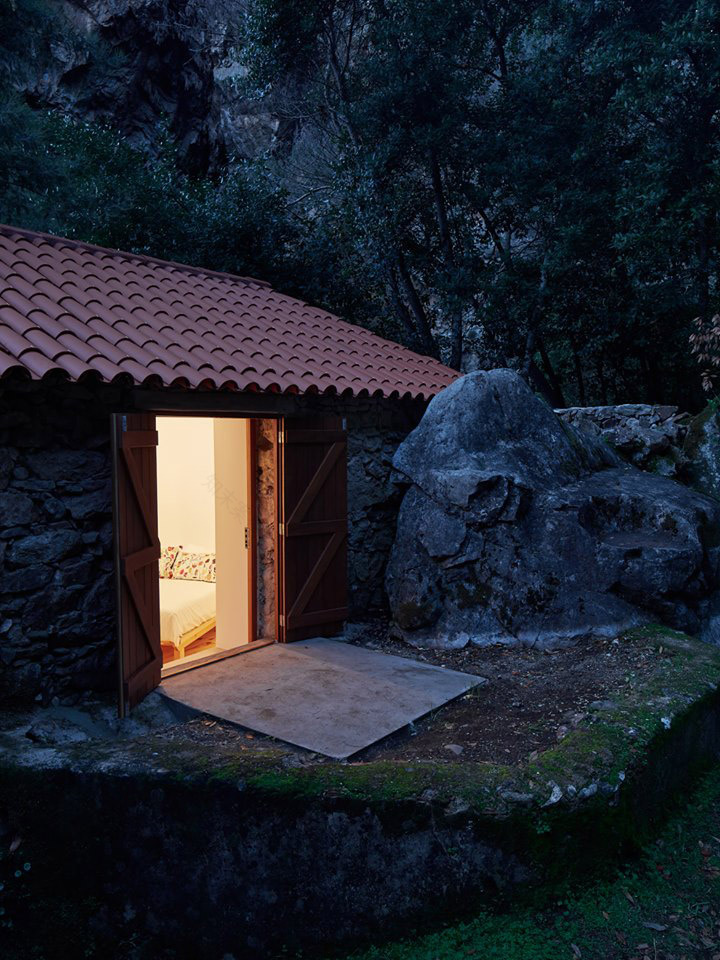 悬崖边的水磨坊民宿 / Bruno Lucas Dias Architecture-48