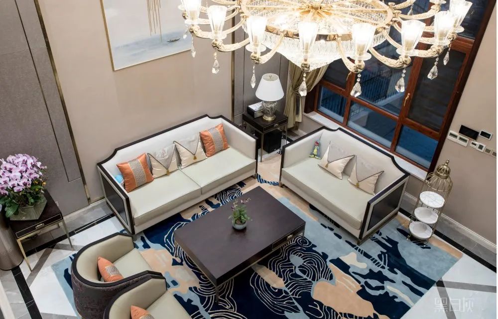 万霖花园轻奢新中式，金色黄铜与白色木元素打造包容空间-23