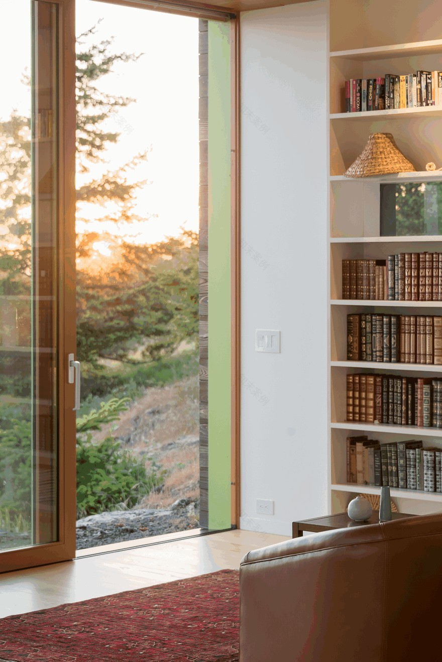 Four Stacked Boxes Defining Modern Family House in San Juan Island-22