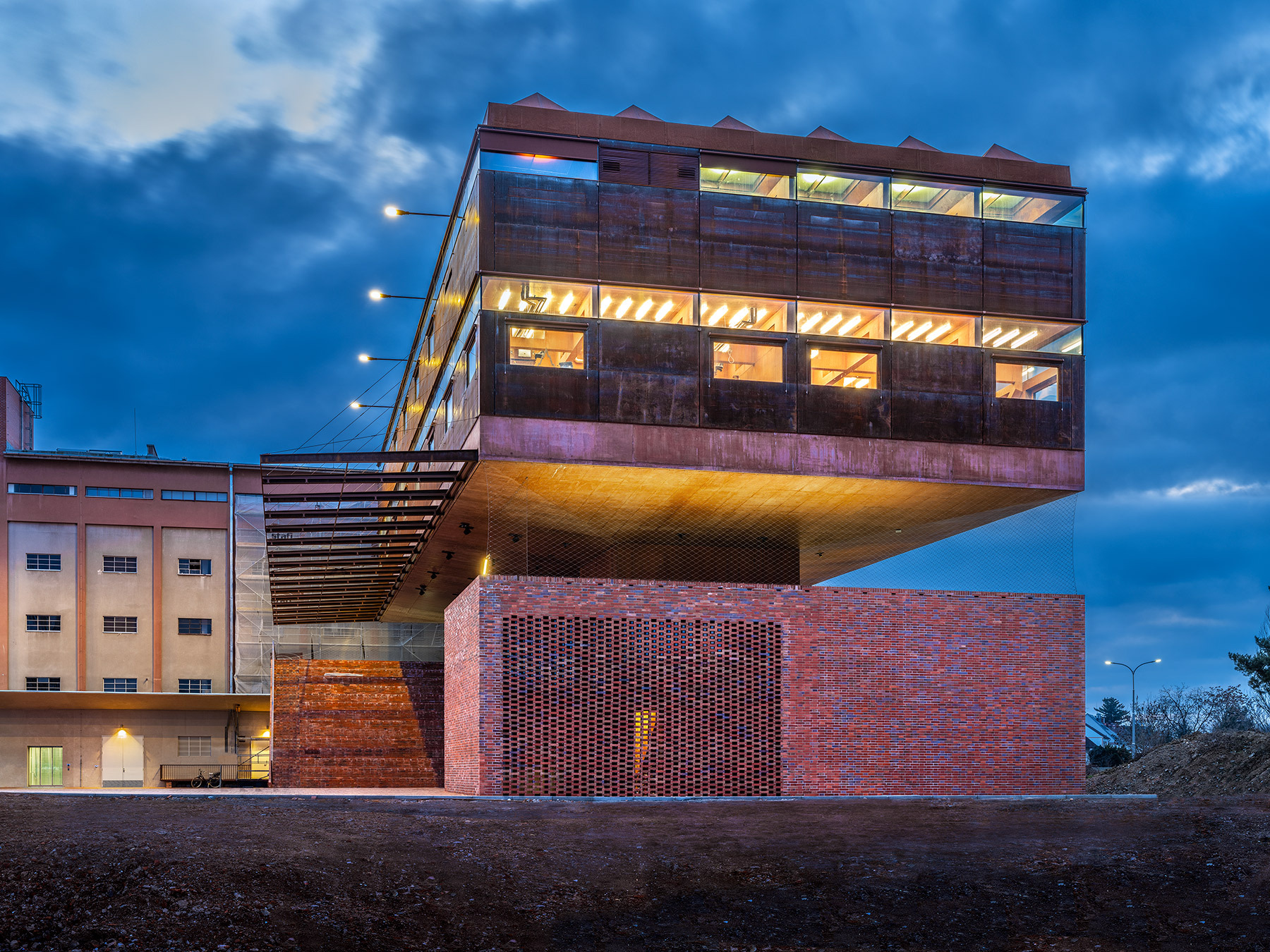 新舊共榮的城市典範：捷克舊磨坊改造，融合藝廊、教育中心、市民共享的文化場域 | FAM-32