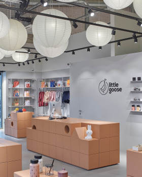 小鹅丨立陶宛维尔纽斯丨Normundas Vilkas,Dovilė Piekytė