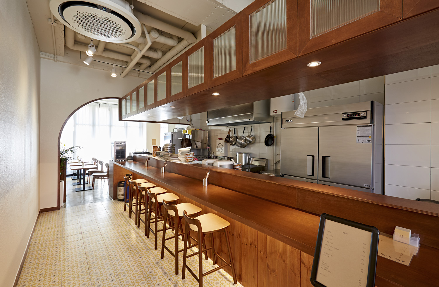 20 平米日式餐厅，极简风格打造温馨空间-4