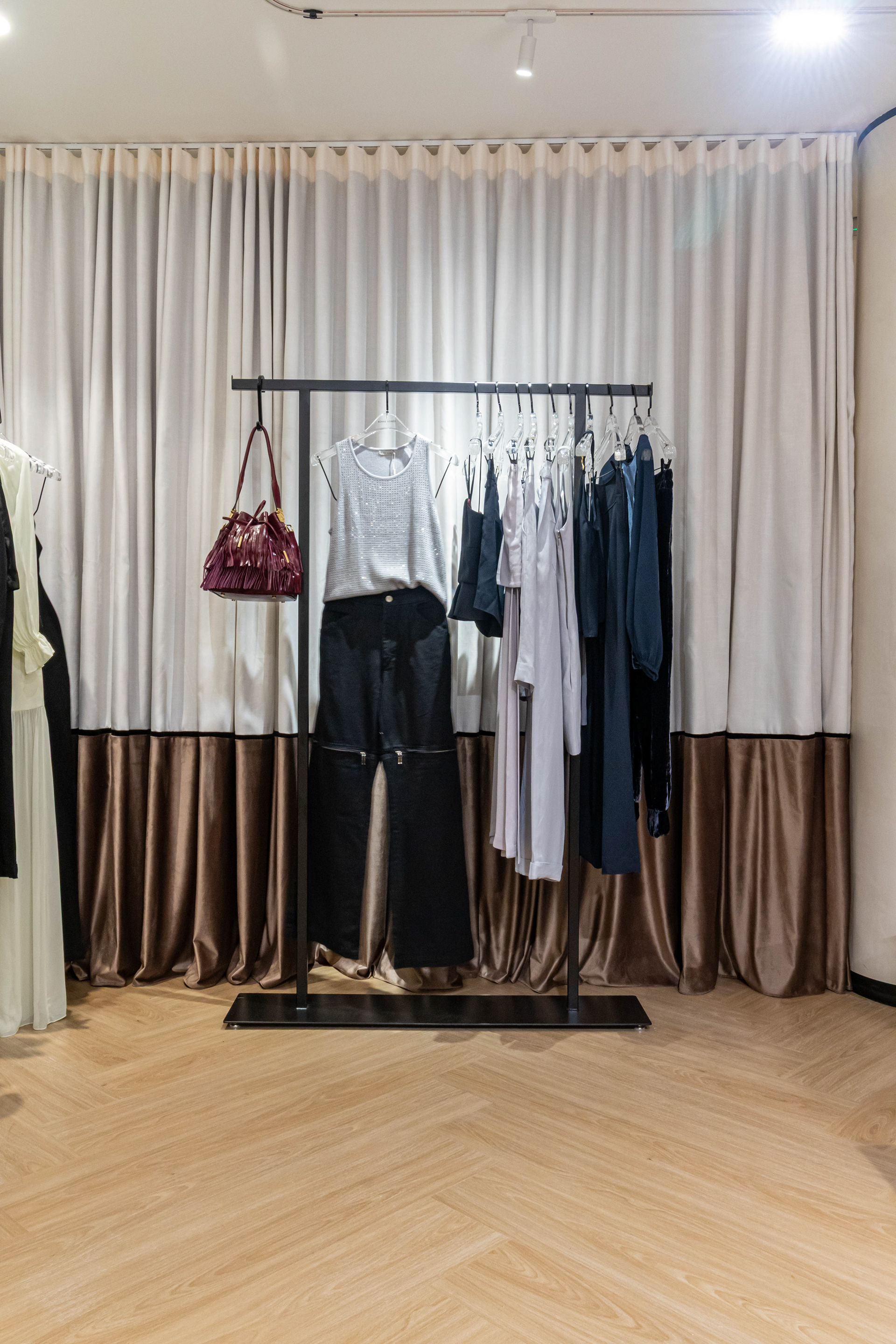 店铺设计  晚安（法语Bonne Soirée常见用于晚上与人分别时表达祝你有个美好的夜晚，这里直译为晚安较合适，若结合更具体语境可能有更精准译法） 丨ARIA STUDIO-11