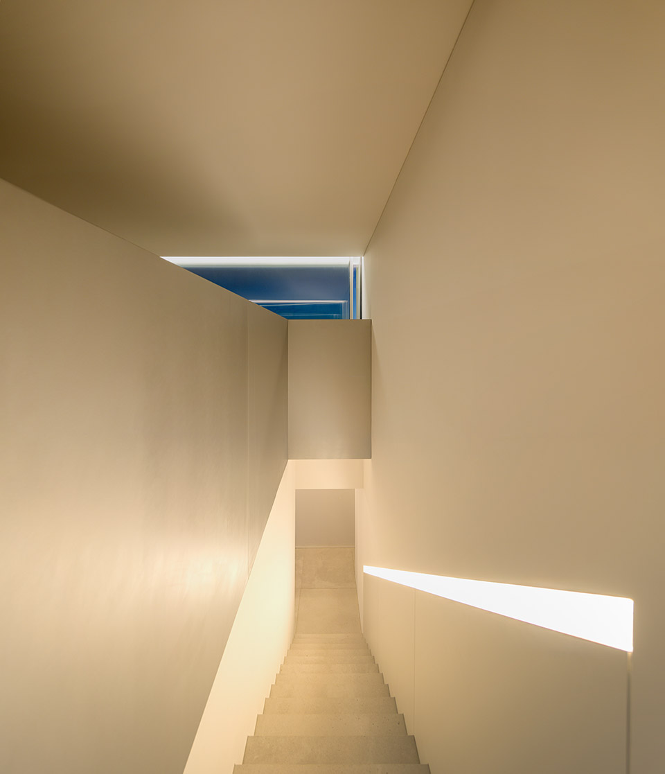 空中之屋 · 嵌入山体的宁静海景住宅丨Fran Silvestre Arquitectos-59