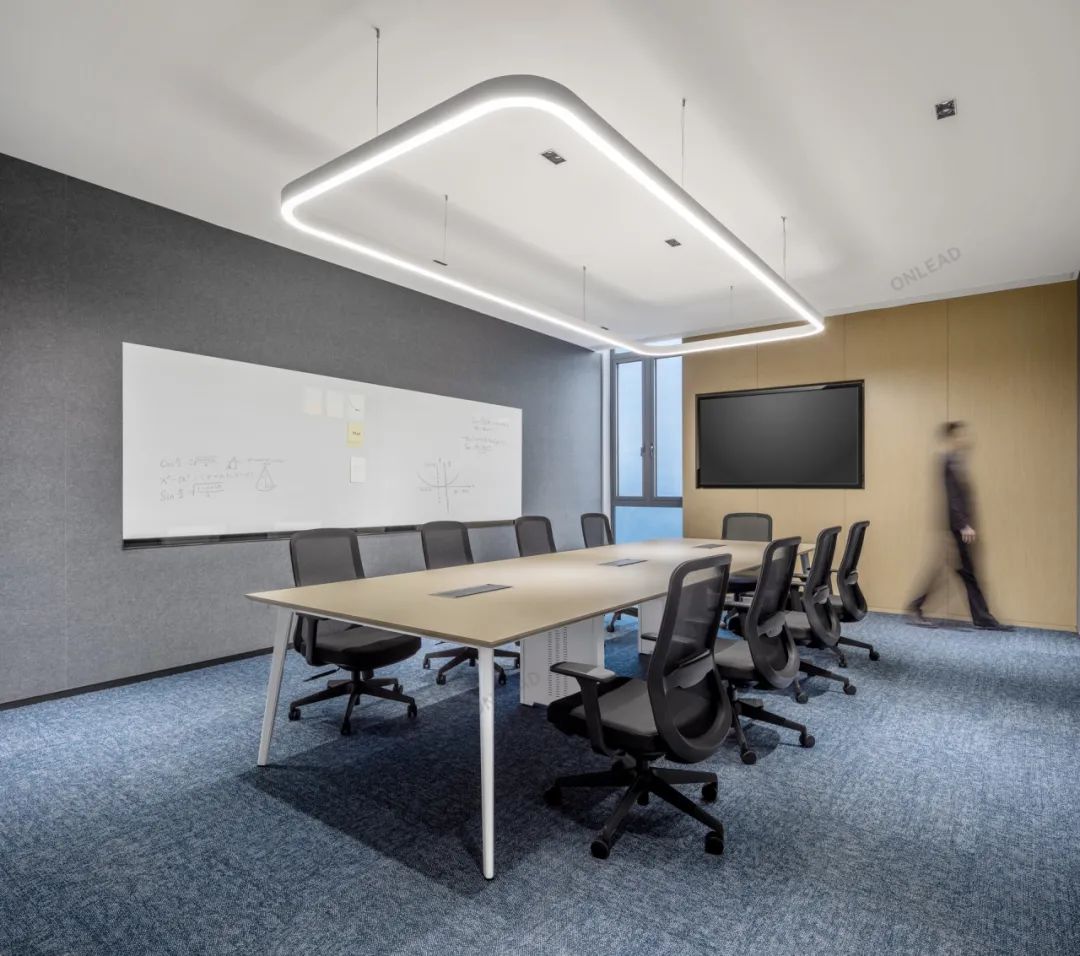 上海巴克斯酒业:科技前沿的灵动办公空间丨中国上海丨海太欧林-24