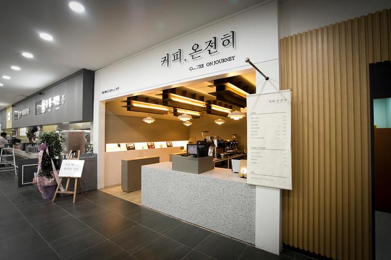 十平米咖啡馆的简约设计魅力-2