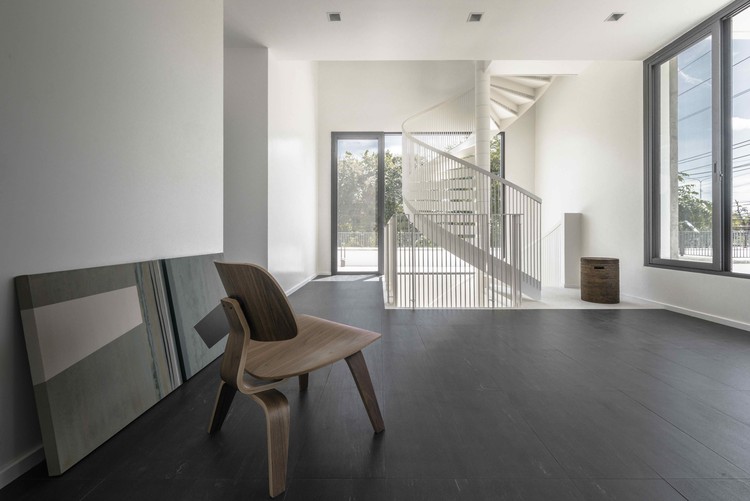 泰国 Baan Bangpok 家庭住宅，垂直螺旋楼梯设计-35