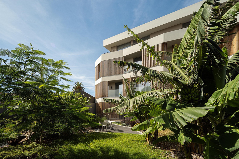 ERNESTO DO CANTO住宅区丨葡萄牙蓬塔德尔加达丨BOX arquitectos-33