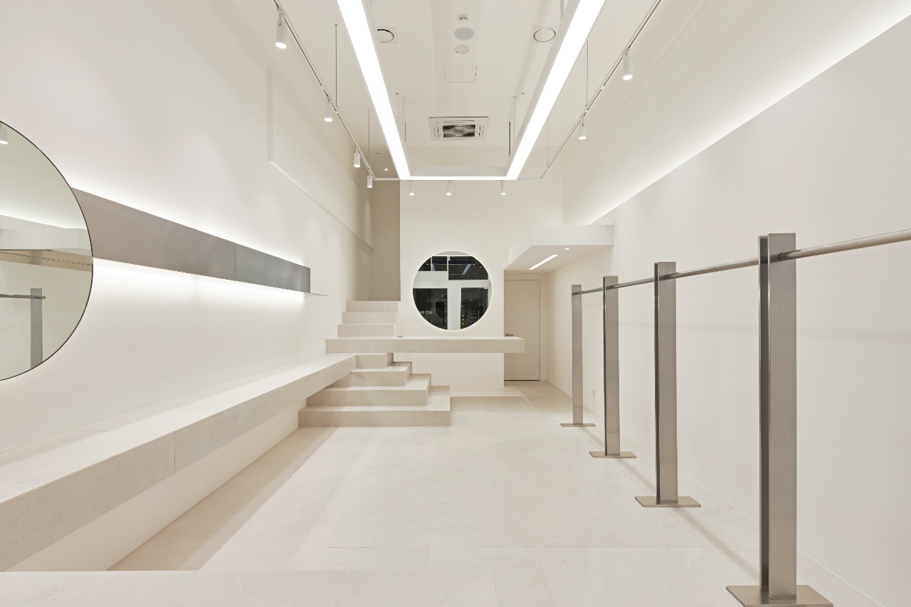 14 平米极简服装店设计 | 舒适现代的空间体验-20