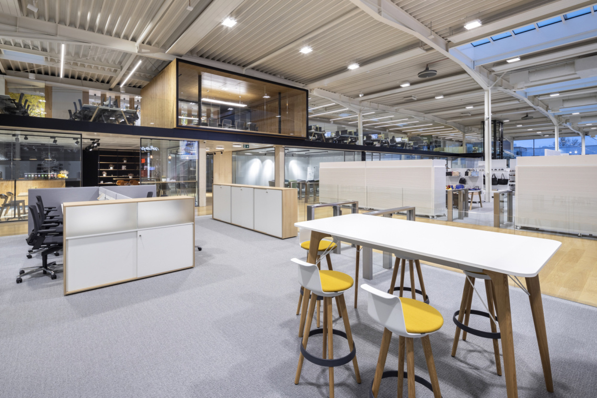 波兰 CCC 鞋包办公空间-10