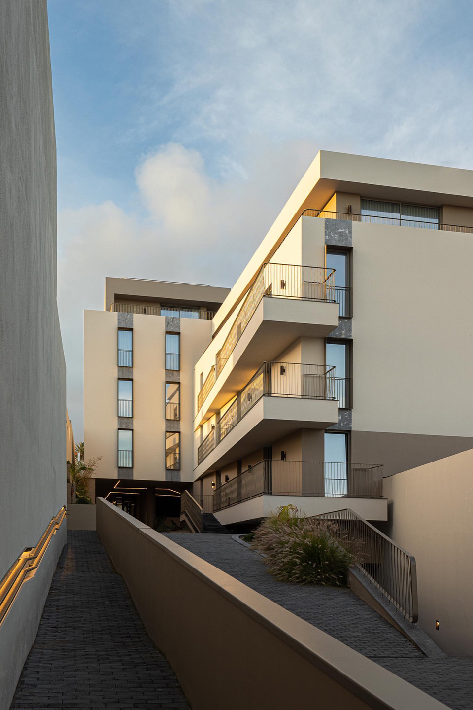 ERNESTO DO CANTO住宅区丨葡萄牙蓬塔德尔加达丨BOX arquitectos-192