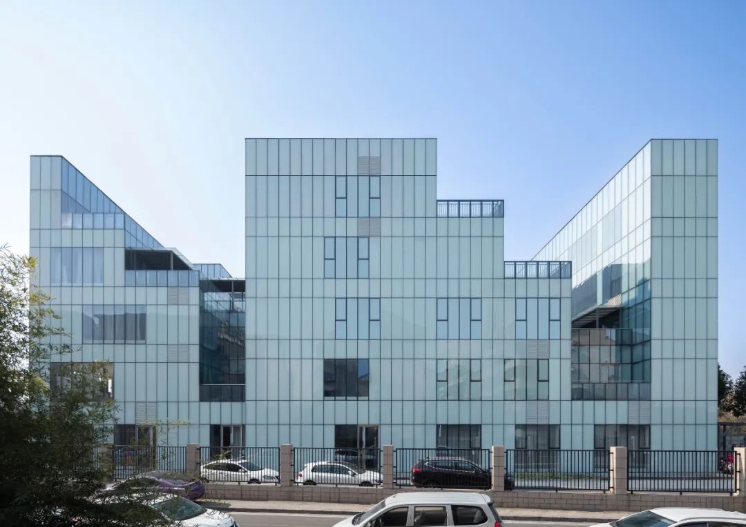 “隐形”建筑：港华燃气办公楼 / 优意建筑设计-0