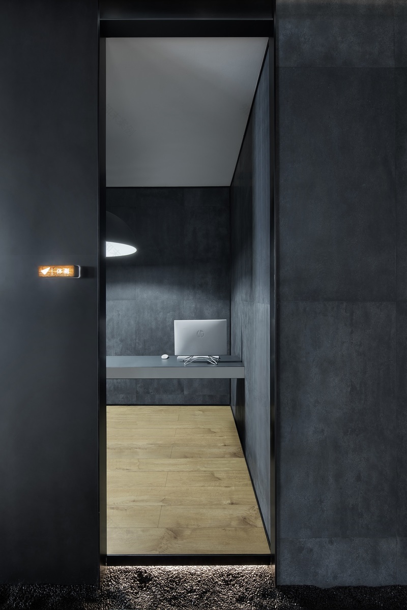 自由者健身旗舰店,现代风格与自然元素完美融合-3