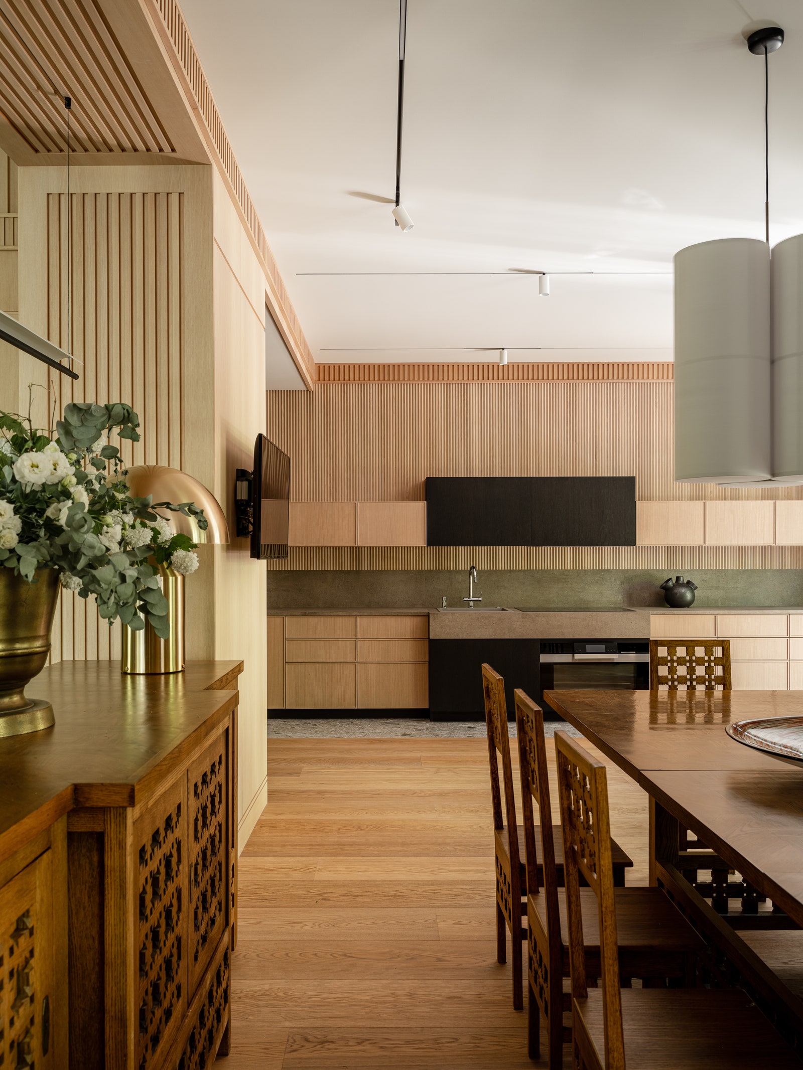 Une maison de campagne métamorphosée en villa de luxe avec piscine intérieure | AD Magazine-1